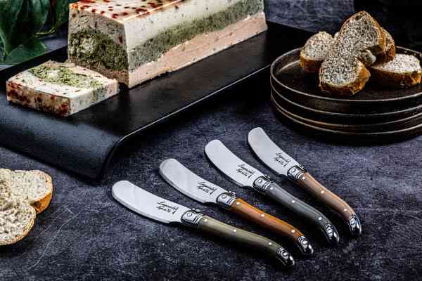 Laguiole. 4 stk. smøreknive i Boheme stil.